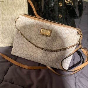 CALVIN KLEIN OVER THE SHOULDER BAG